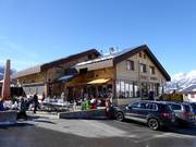 Hotel Ronalp pal naast de ingang van het skigebied in Bürchen-Bodmen