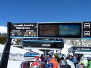 Digitale informatie bij het begin van het skigebied Tatranská Lomnica