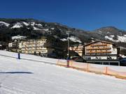 Accommodaties pal naast de liften van de skischolen in het dal