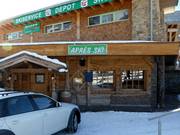 Holzstadl après-ski bar bij de verzamelplaats van de skischool