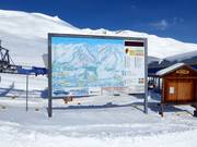 Informatiebord met actuele informatie in het skigebied