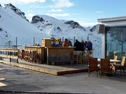 Après-ski bar op het panoramaterras van het Maschgenkammrestaurant