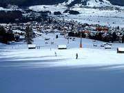 Het skigebied loopt tot aan het dorp