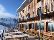 In het Refugio Solander kan er midden in het skigebied goed worden overnacht