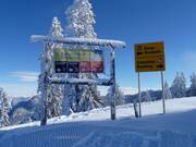Bewegwijzering op de piste in het wintersportgebied Dachstein West