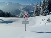 Het is ook jouw bos - door het bos skiën verboden