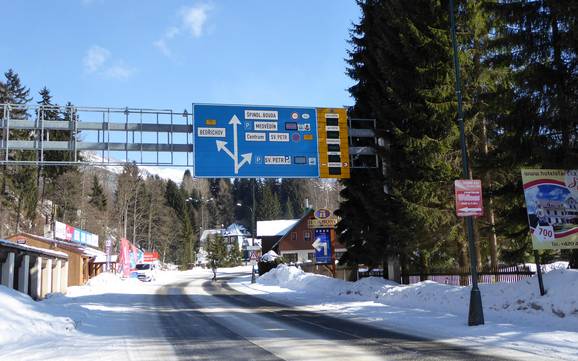 Reuzengebergte : bereikbaarheid van en parkeermogelijkheden bij de skigebieden – Bereikbaarheid, parkeren Špindlerův Mlýn