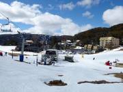 Uitzicht op de accommodaties in de Village Bowl