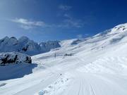 Uitzicht op de freeridehellingen Knoll Ridge en Valley T-Bar
