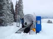 Vriendelijk personeel bij de transportband