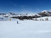 Gemakkelijke en brede piste op Dollar Mountain in Sun Valley