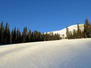 In de namiddag verkeren de pistes nog steeds in goede staat.