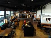 Skicafé met uitzicht op de pistes