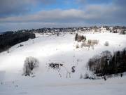 Uitzicht vanaf de steile helling over de Sonnenhang en Brüchetalhang