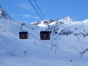 Met de nieuwe 3S Eisgratbahn gaat het naar boven naar de Eisgrat (2.900 m)