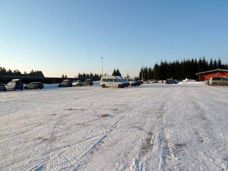 westelijke Ertsgebergte: bereikbaarheid van en parkeermogelijkheden bij de skigebieden – Bereikbaarheid, parkeren Schöneck (Skiwelt)