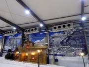 Koelaggregaten aan het plafond van de hal