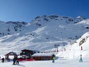 Plan des Mains - 6-persoons hogesnelheidsstoeltjeslift (koppelbaar)