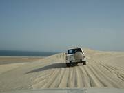 Op de achtergrond de zee