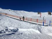 Openbaar toegankelijke transportband bij het bergstation