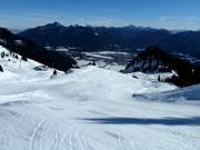 Uitzicht op de pistes in het hooggelegen skigebied