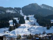 Uitzicht op het skigebied Nesselwang onder de Alpspitze