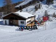 Grillbar bij het dalstation van de stoeltjeslift Bodmenstafel