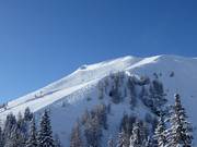 Besneeuwde en geprepareerde skiroute Osthang bij de Hauser Kaibling