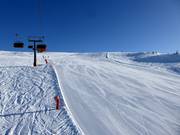 Brede piste Zirmes boven de boomgrens