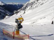 Moderne sneeuwkanonnen aan piste 100 naar Stuben