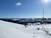 Uitzicht over het skigebied Ruka naar het bergstation Masto