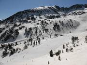 Uitzicht over het skigebied Arcalís met Familypark