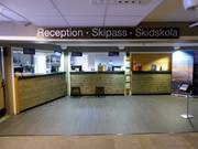 Verzorgde receptie met skipasbalie