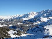 Uitzicht vanaf de Roc d'Orsay naar de Meilleret met Glacier 3000