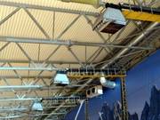 Sneeuwkanonnen aan het plafond van de hal