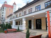 Red Fox – een van de weinige restaurants buiten de hotels, smaakvolle inrichting en open keuken