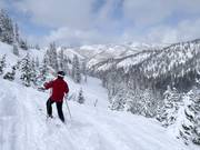 Diepe sneeuwhellingen in de Honeycomb Canyon