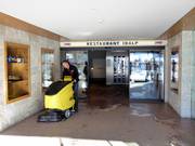 Dagelijks worden de restaurants schoongemaakt.