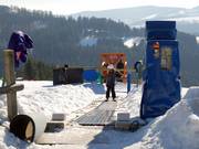 Transportband in het skischoolgebied