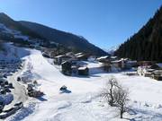 Direct aan de dalafdaling bevinden zich accommodaties