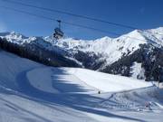 Grote opslagvijver bij de Panorama-6er Bahn