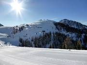Uitzicht over het skigebied bij de Ladenberg