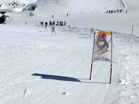 Bobo's Kinderclub van de Ski & Board Academy Mölltaler Gletscher
