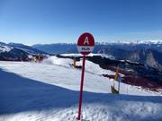 Pistemarkering in het skigebied Monte Bondone