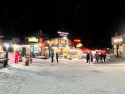 Levendig Borovets in de avond