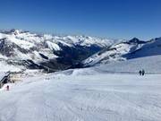 Langs het dalstation van de 6-persoons stoeltjeslift Lärmstange gaat het richting het Tuxer Fernerhaus.