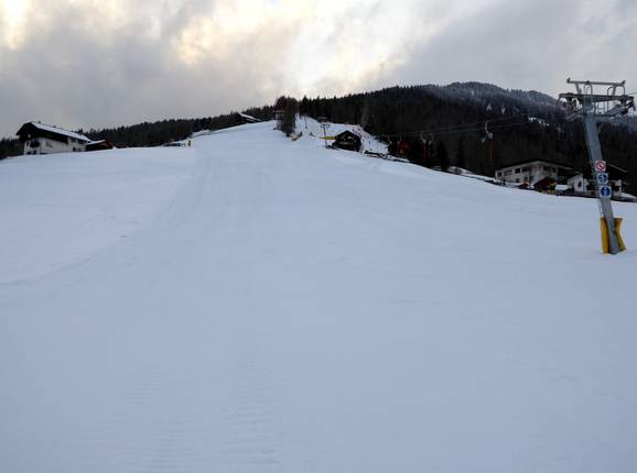 Uitzicht op de skipiste in Antermoia