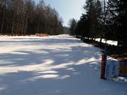 Oefenlift met piste bij het dalstation