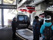 Het personeel is aanwezig bij de Flexenbahn