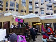 De bar Le Spot aan de rand van het dorp